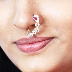 Charming Sleek Bridal Diamond Nath in 18kt Gold